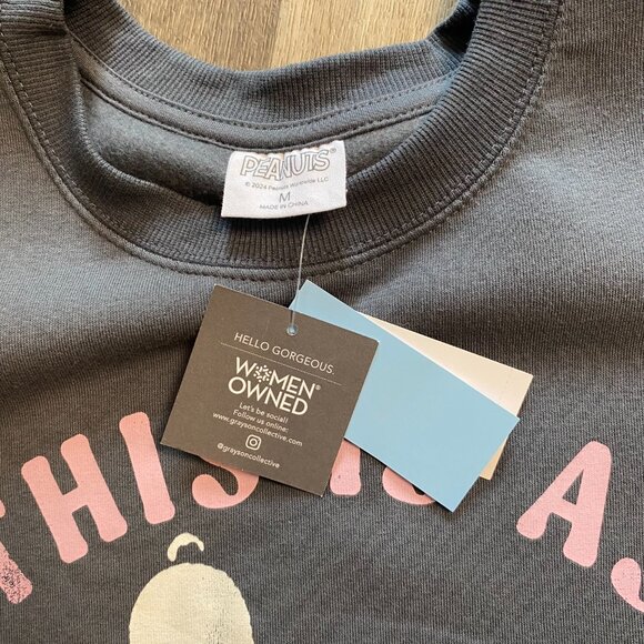 NWT Grayson Threads Peanuts Sweatshirt Christmas Snoopy Size Medium - Picture 3 of 6